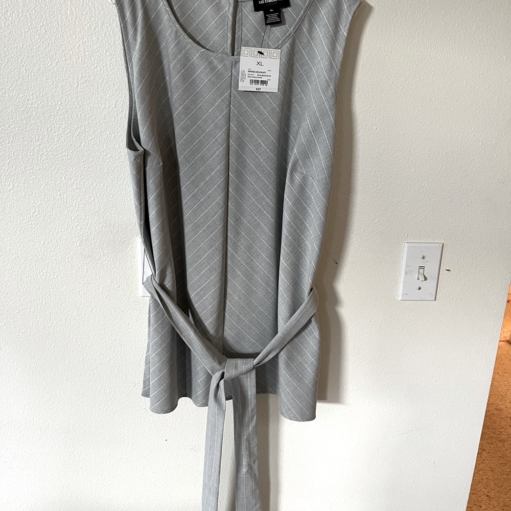 Liz Claiborne gray and white sleevless blouse
